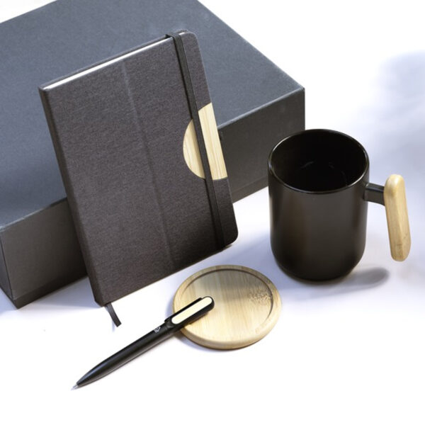10791190-1.jpg Coffret cadeau Laura personnalisé – Image 1