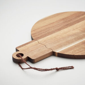 Planche de service en bois d'acacia personnalisée
