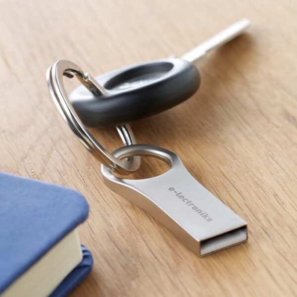 MO1111-02_7663219A.jpg Mini clé USB en alliage de zinc avec détail rond personnalisée – Image 1
