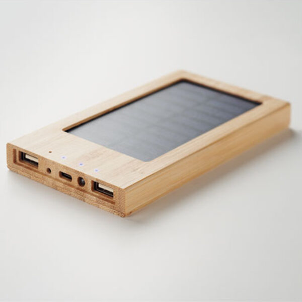 mo6509.jpg Powerbank solaire 4000 mAh en bambou naturel personnalisée – Image 1