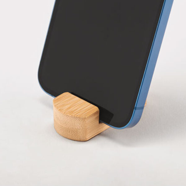 mo6888.jpg Mini support smartphone en bambou personnalisé – Image 1