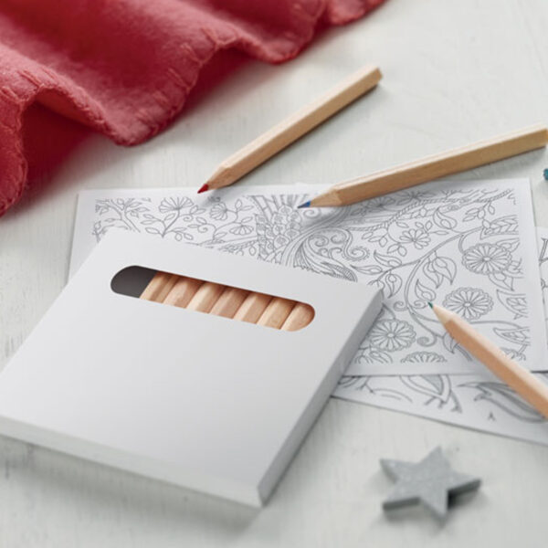 mo8850.jpg Set de dessin adulte personnalisé dans une boîte en papier recyclé – Image 1