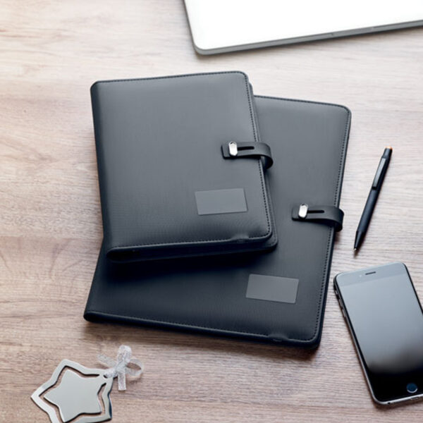 mo9401.jpg Porte-documents A4 avec Powerbank Intégré personnalisé – Image 1